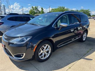 Used 2020 Chrysler Pacifica Limited image 1