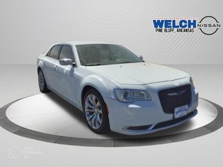 Used 2019 Chrysler 300 Touring w/ Chrome Appearance Package image 1
