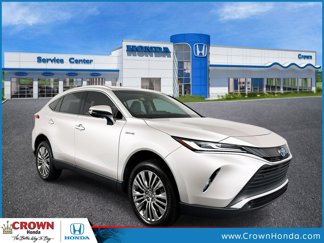Used 2021 Toyota Venza LE image 1