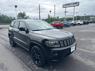 Used 2022 Jeep Grand Cherokee Laredo X image 1