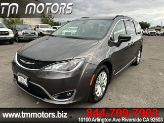 Used 2017 Chrysler Pacifica Touring-L image 1
