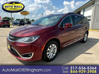 Used 2017 Chrysler Pacifica Touring-L image 1