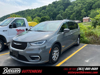 Used 2022 Chrysler Pacifica Touring-L image 1