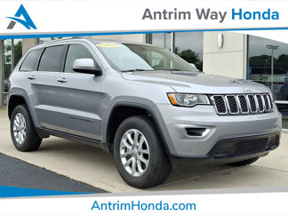 Used 2021 Jeep Grand Cherokee Laredo image 1