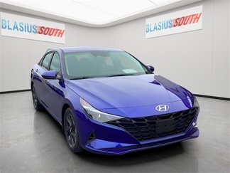 Used 2023 Hyundai Elantra SEL image 1