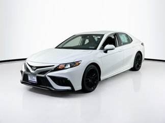 Used 2021 Toyota Camry SE image 1