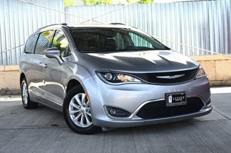 Used 2017 Chrysler Pacifica Touring-L image 1