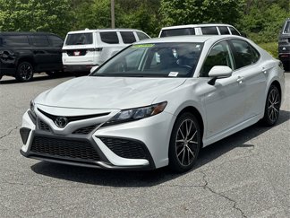 Used 2023 Toyota Camry SE image 1