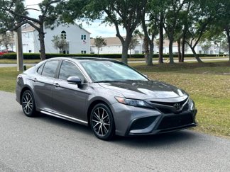 Used 2021 Toyota Camry SE image 1