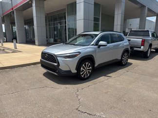 Used 2023 Toyota Corolla Cross XLE image 1