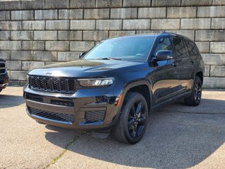 Used 2023 Jeep Grand Cherokee L Laredo image 1