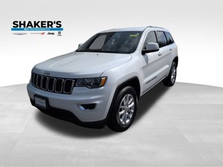 Used 2021 Jeep Grand Cherokee Laredo image 1