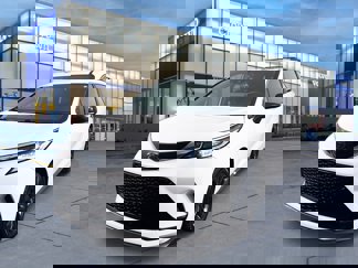 Used 2023 Toyota Sienna XSE image 1