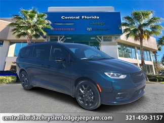 New 2025 Chrysler Pacifica Limited image 1