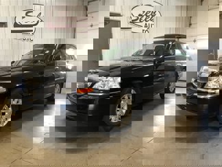 Used 2011 Lincoln Town Car Signature Limited image 1