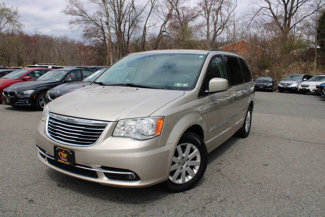 Used 2014 Chrysler Town & Country Touring image 1
