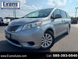 Used 2015 Toyota Sienna LE image 1