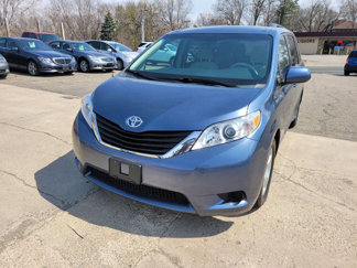 Used 2014 Toyota Sienna LE image 1