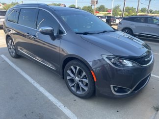 Used 2018 Chrysler Pacifica Limited w/ Tire & Wheel Group image 1