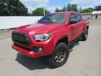 Used 2019 Toyota Tacoma Limited image 1