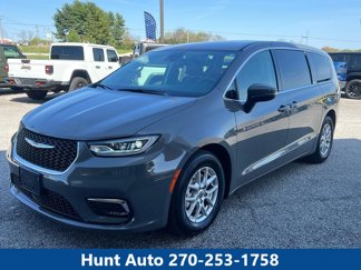 Used 2023 Chrysler Pacifica Touring-L image 1
