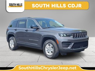Used 2023 Jeep Grand Cherokee Laredo image 1
