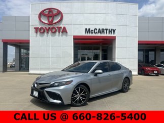 Used 2021 Toyota Camry SE image 1