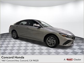 Used 2024 Hyundai Elantra SEL image 1