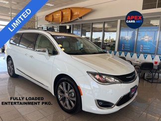 Used 2018 Chrysler Pacifica Limited w/ Tire & Wheel Group image 1