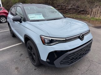 New 2025 Volkswagen Taos SE image 1