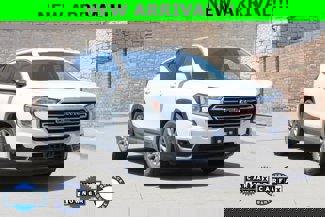 Used 2022 GMC Terrain SLT image 1
