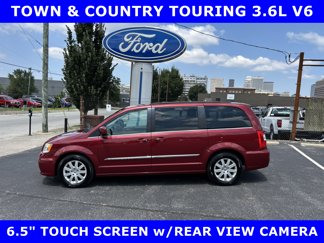 Used 2016 Chrysler Town & Country Touring image 1