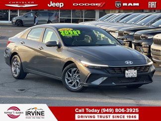 Used 2024 Hyundai Elantra SEL image 1