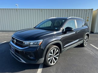 Certified 2022 Volkswagen Taos SE w/ IQ.Drive SE Package image 1