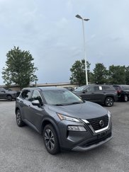 Used 2021 Nissan Rogue SV image 1