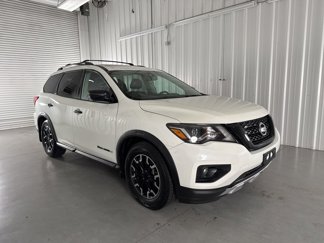 Used 2020 Nissan Pathfinder SL image 1