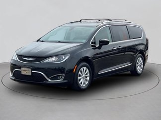 Used 2019 Chrysler Pacifica Touring-L image 1