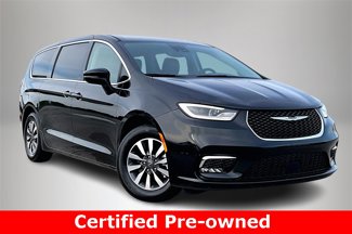 Used 2022 Chrysler Pacifica Touring-L image 1