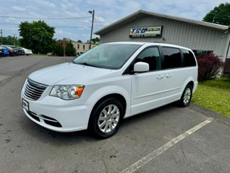 Used 2016 Chrysler Town & Country LX image 1