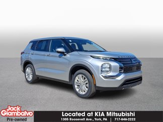 Used 2022 Mitsubishi Outlander ES image 1