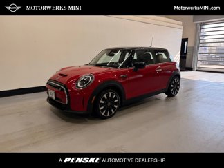 Used 2024 MINI Cooper SE image 1