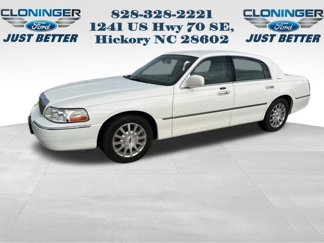 Used 2007 Lincoln Town Car Signature image 1
