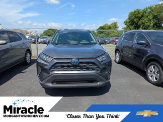 Used 2021 Toyota RAV4 LE image 1