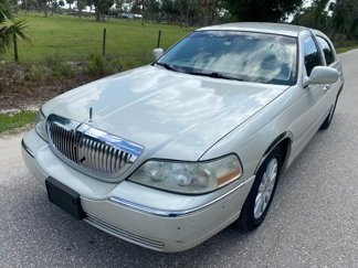 Used 2007 Lincoln Town Car Signature image 1