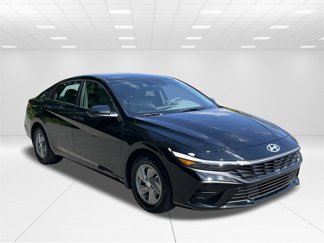 New 2025 Hyundai Elantra SE image 1