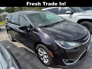 Used 2019 Chrysler Pacifica Touring Plus w/ Tire & Wheel Group image 1