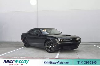 Used 2017 Dodge Challenger SXT image 1