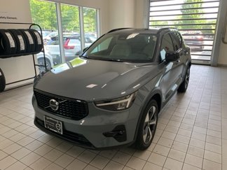 Certified 2023 Volvo XC40 B5 Plus w/ Climate Package image 1