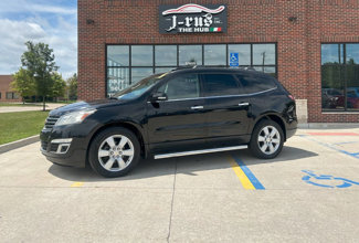 Used 2017 Chevrolet Traverse LT w/ Style and Technology Package image 1
