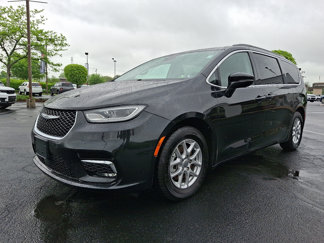 Used 2022 Chrysler Pacifica Touring-L image 1